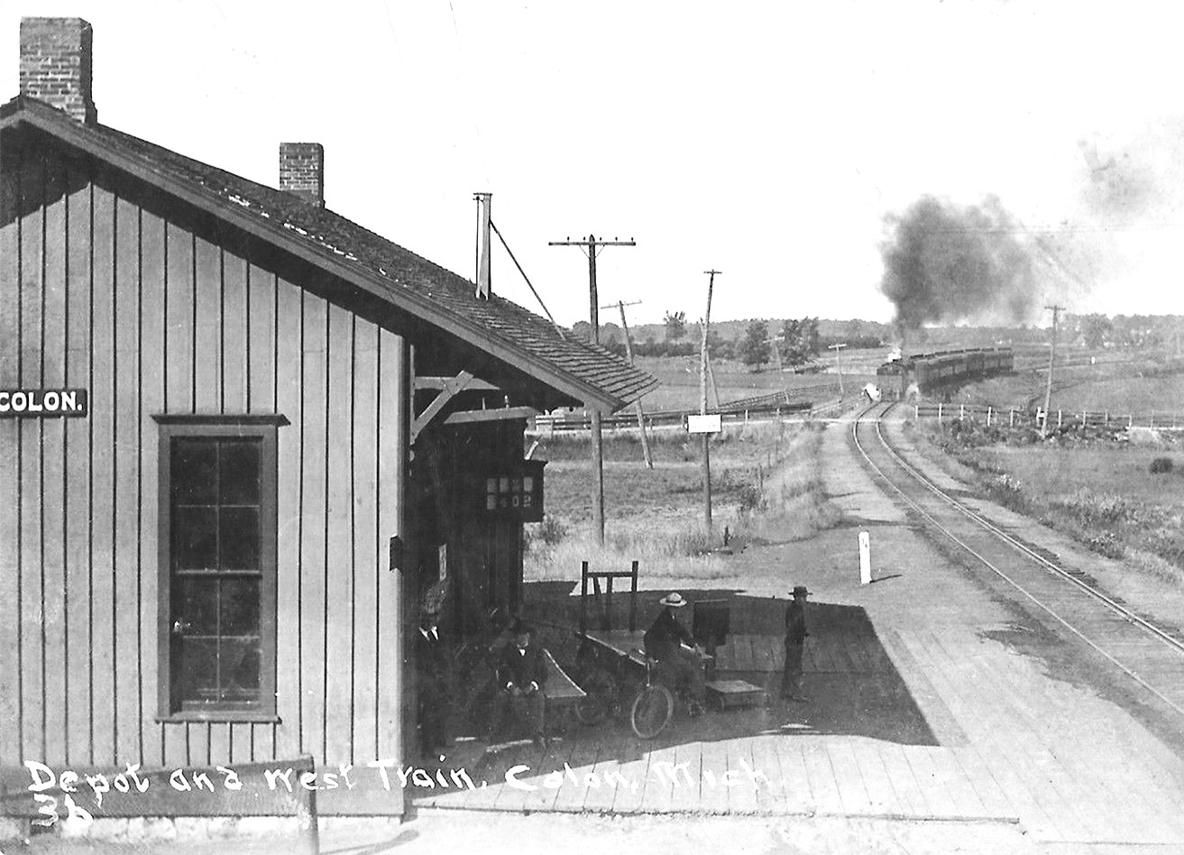 MC Colon Depot and Train
